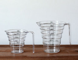 段々計量カップ レイヤー