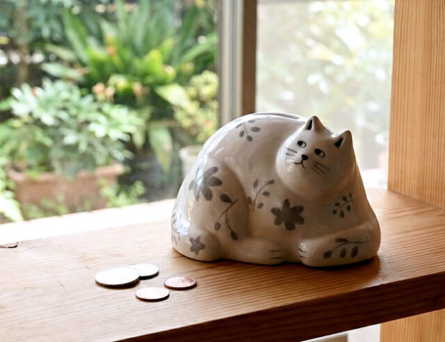 猫　貯金箱　陶器 花柄ねこの磁器製貯金箱｜ゼネラルストア オルネ