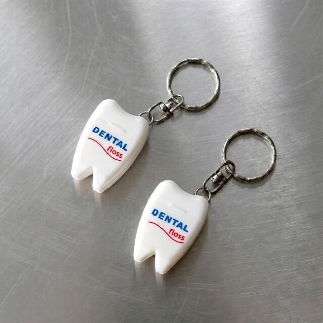デンタルフロス キーホルダー｜歯モチーフの携帯用フロス｜ゼネラル