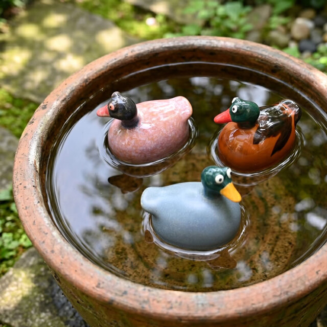置物　水鳥 フローティングダック 水に浮かぶセラミックオブジェ ｜ ゼネラル