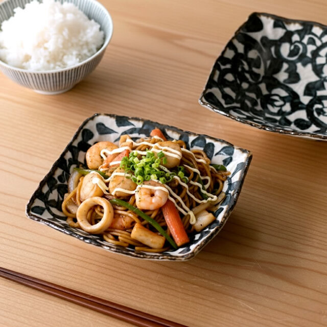 唐草角鉢／手描きのたこ唐草模様が美しい陶器のうつわ｜ゼネラルストア