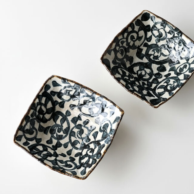 唐草角鉢／手描きのたこ唐草模様が美しい陶器のうつわ｜ゼネラルストア