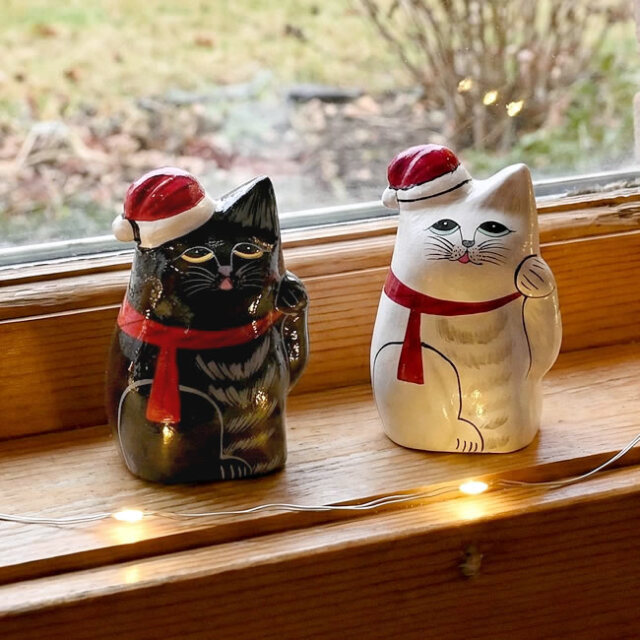 インドの招き猫 クリスマス Ver.｜ハンドペイントの紙粘土オブジェ