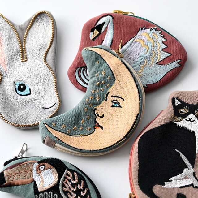 MOTIF 刺繍ポーチ 月と動物たちを描いた立体刺繍のコットンポーチ
