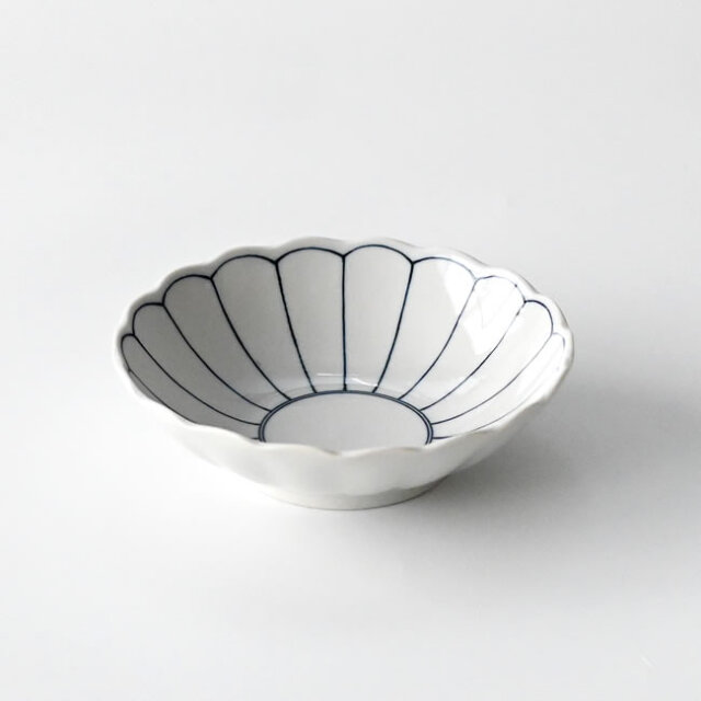 菊模様 白磁深鉢｜和洋中に使える藍線のうつわ｜ゼネラルストア オルネ