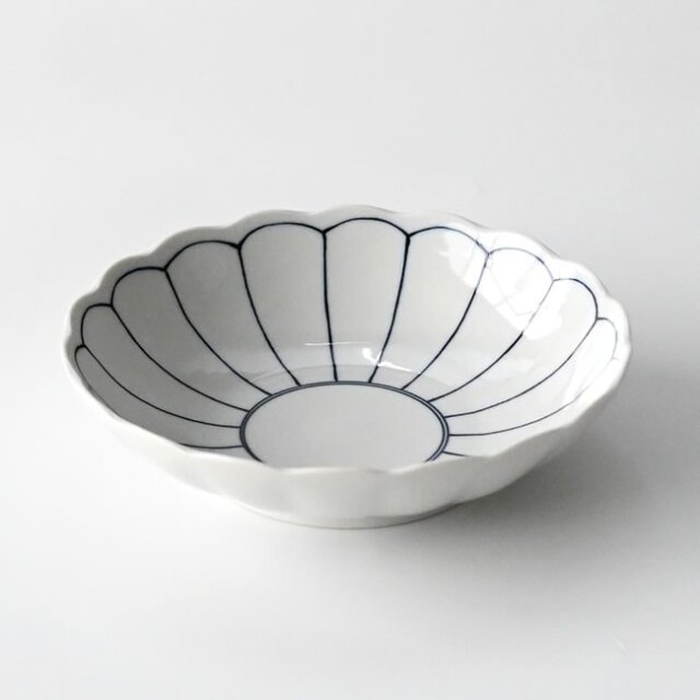 菊模様 白磁深鉢｜和洋中に使える藍線のうつわ｜ゼネラルストア オルネ
