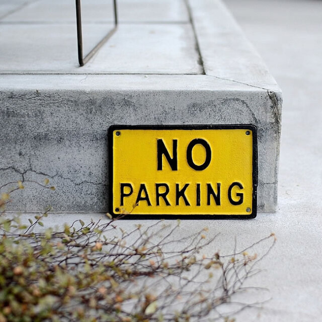 HEAVY アイアンサイン NO PARKING *