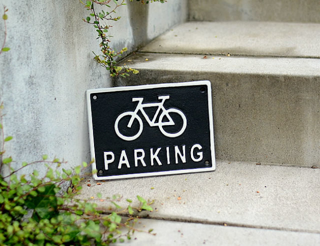 bicycle parking アメリカサイン　18‘x12’ Bicycle Signs - Bicycle Parking (Left Arrow) Sign - 12 x 18