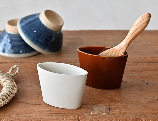 陶器製しゃもじ 青い花と赤い円デザイン　おしゃれなしゃもじ 陶器製しゃもじ 青い花と赤い円デザイン おしゃれなしゃもじ