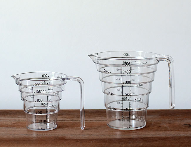 段々計量カップ レイヤー