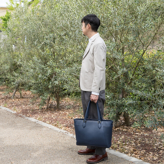 撥水レザーのトート