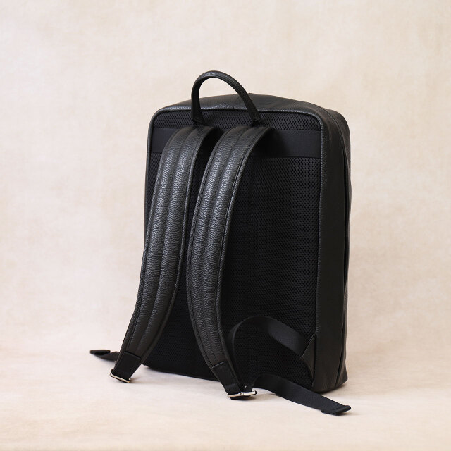 革製ビジネスリュック