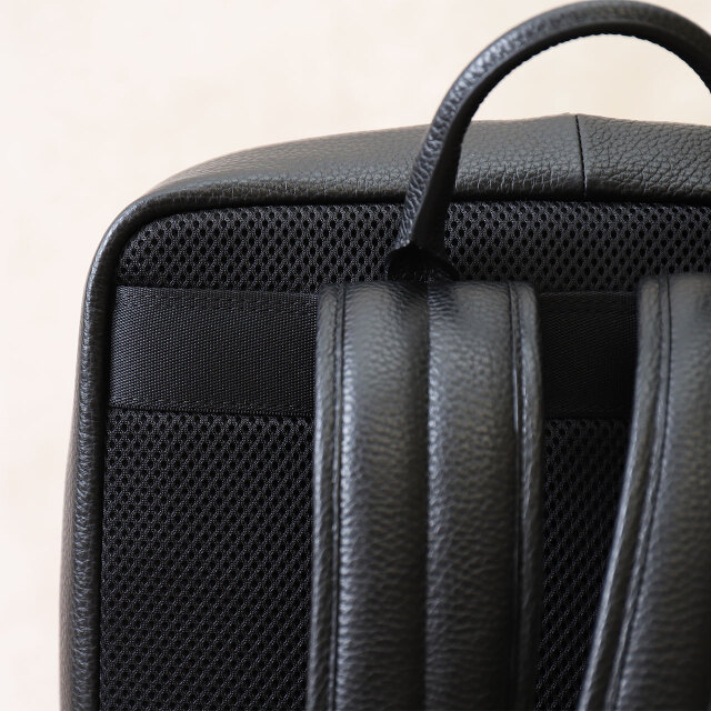 革製ビジネスリュック・背面