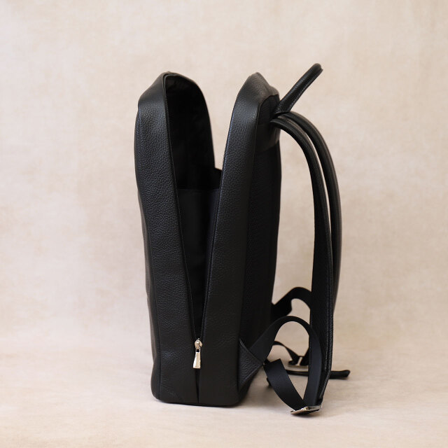 革製ビジネスリュック・背面