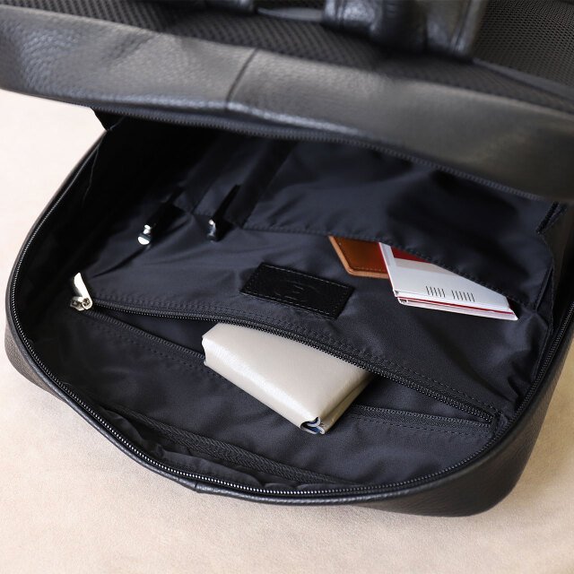 革製ビジネスリュック・小物ポケット