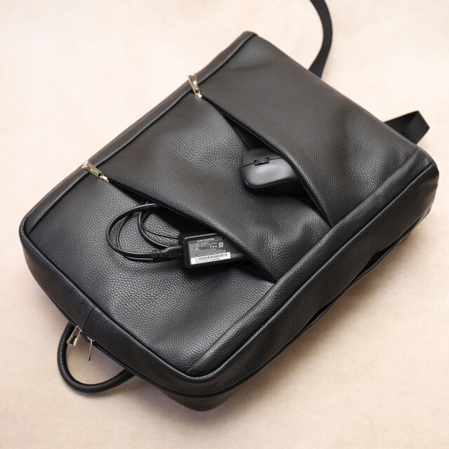 革製ビジネスリュック・前ポケット