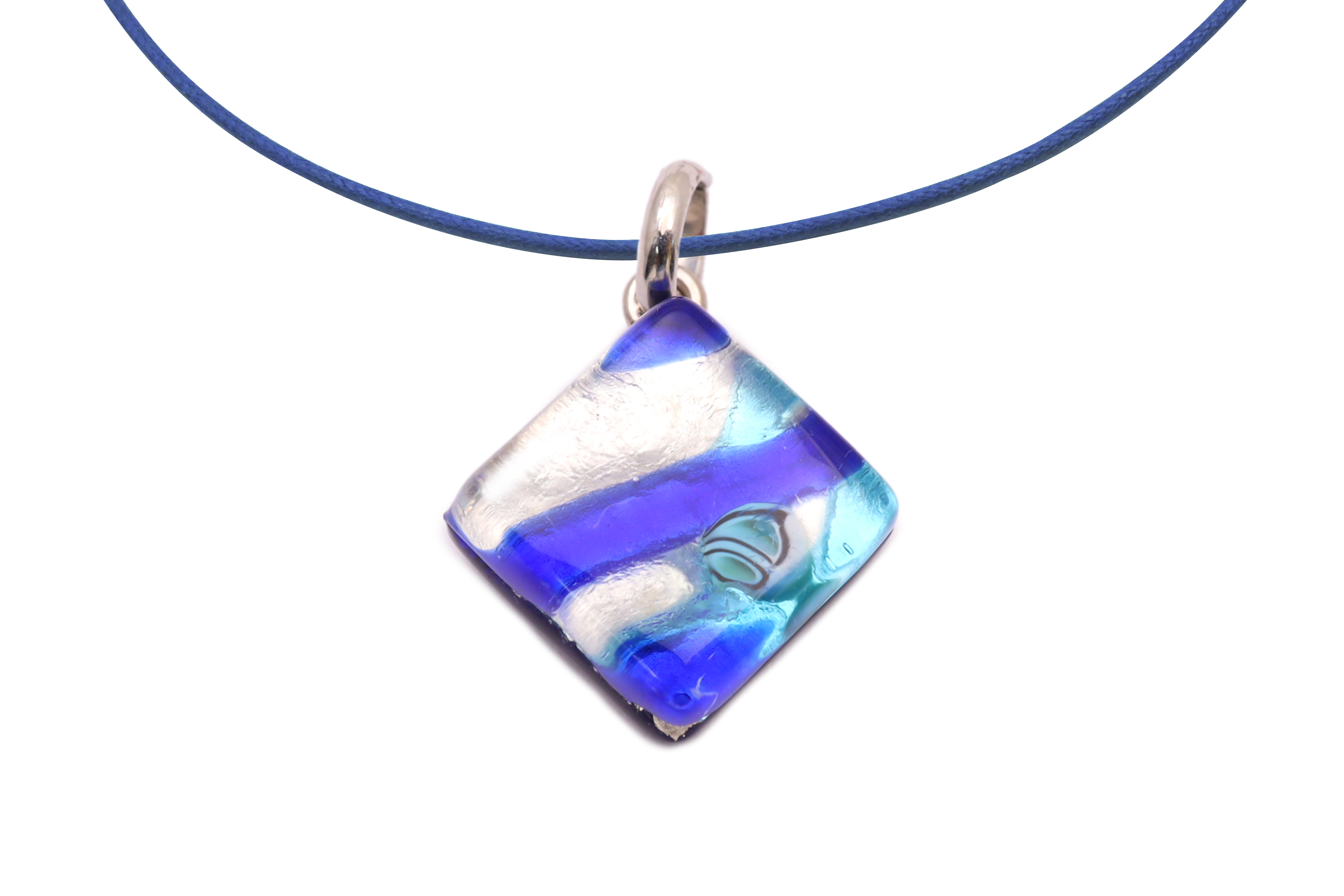 ピアストリーネ　スクエア型ペンダント