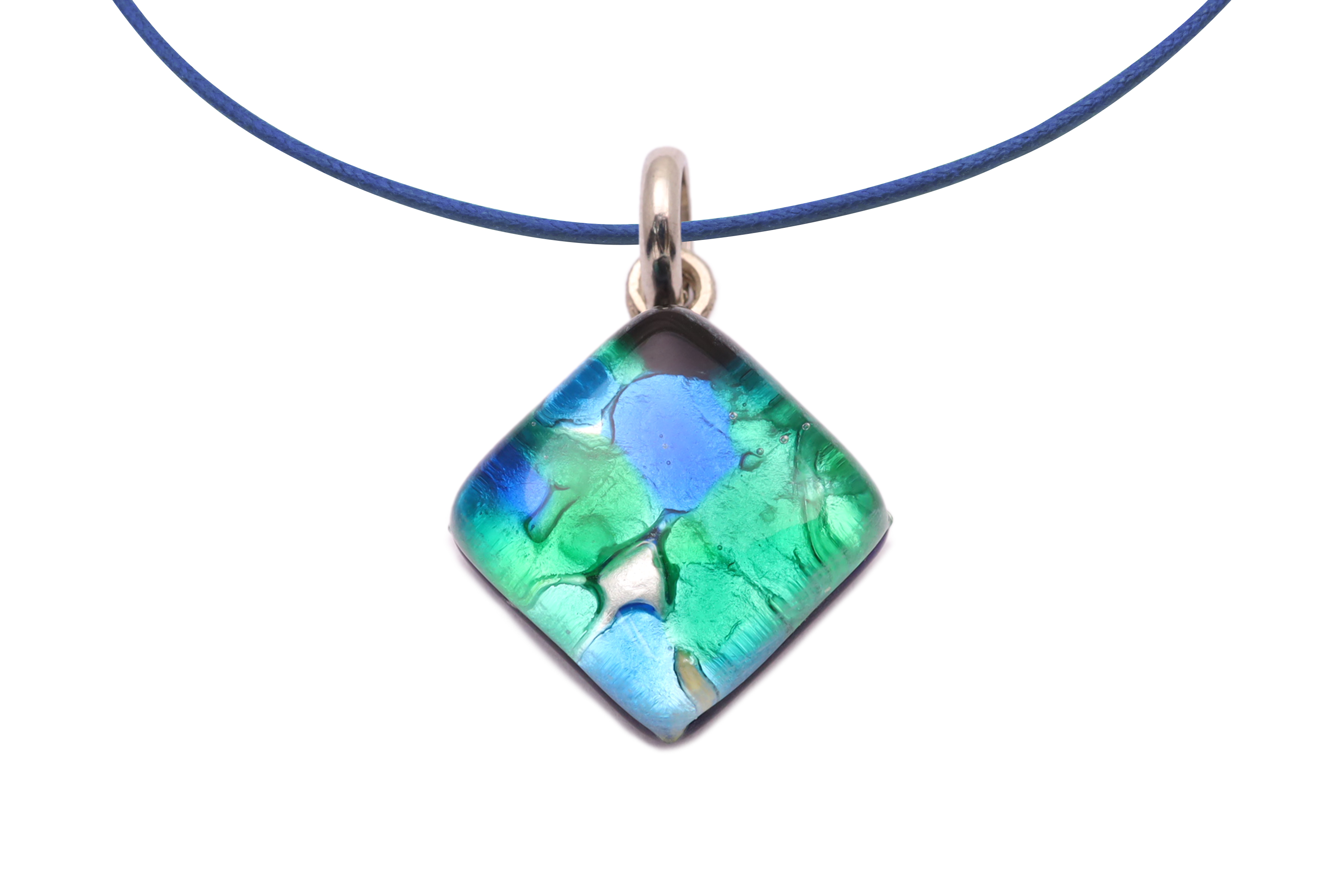 ピアストリーネ　スクエア型ペンダント