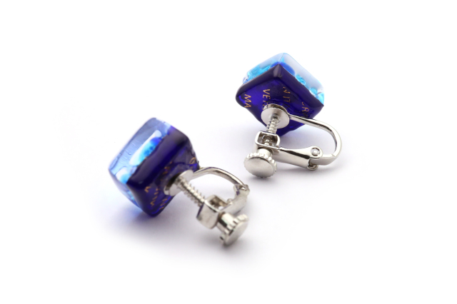 ピアストリーネ　イヤリング　スクエア型