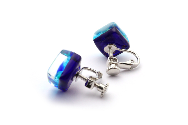 ピアストリーネ　イヤリング　スクエア型