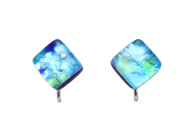 ピアストリーネ　イヤリング　スクエア型