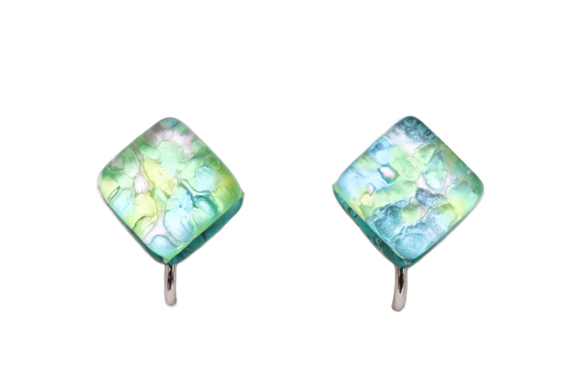 ピアストリーネ　イヤリング　スクエア型