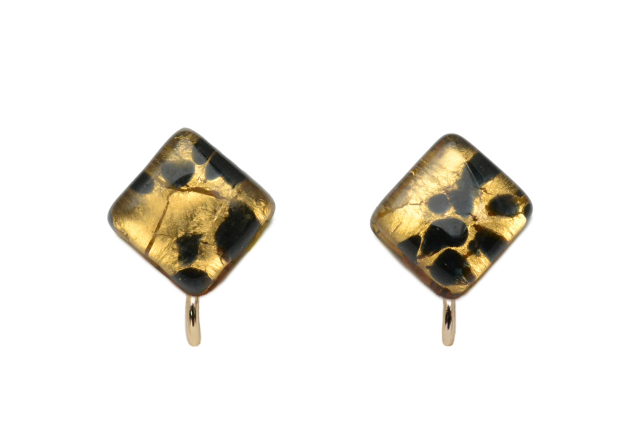 ピアストリーネ　イヤリング　スクエア型