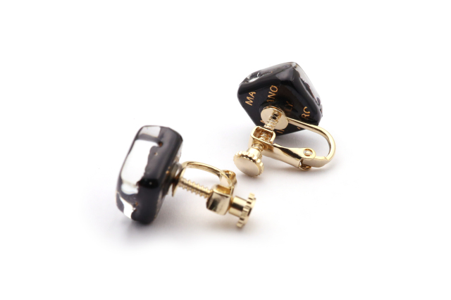 ピアストリーネ　イヤリング　スクエア型