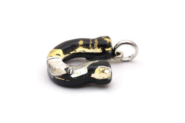 ムラーノグラスペンダント　馬蹄のペンダントトップ