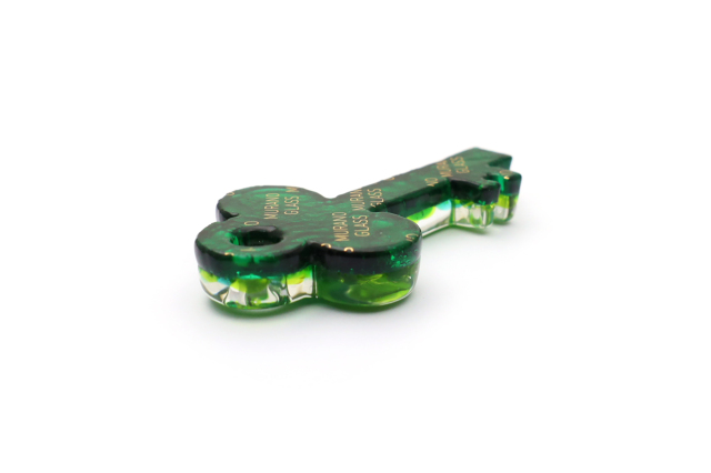 ピアストリーネ　鍵型ペンダント