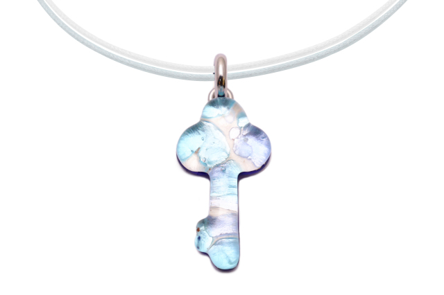 ピアストリーネ　鍵型ペンダント