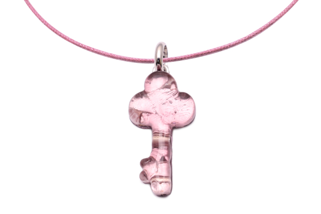 ピアストリーネ　鍵型ペンダント