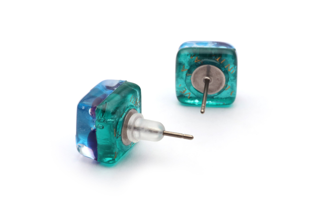 ピアストリーネ　ピアス　スクエア型