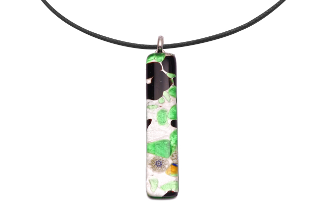 ムラーノグラスペンダント　スクエア型ペンダントトップ50mm×10mm　グリーン×ブラック（ミレ入り）＆シルバー ネックレス付き