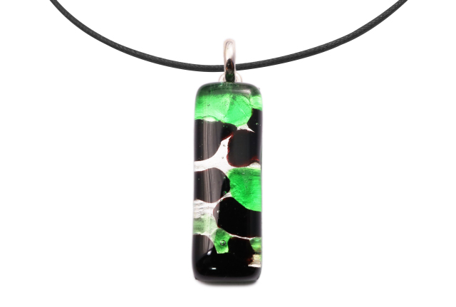 ムラーノグラスペンダント　スクエア型ペンダントトップ30mm×10mm　グリーン×ブラック＆シルバー ネックレス付き