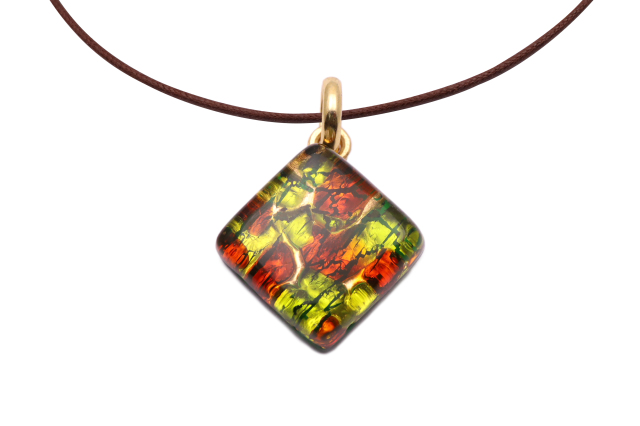 ピアストリーネ　スクエア型ペンダント