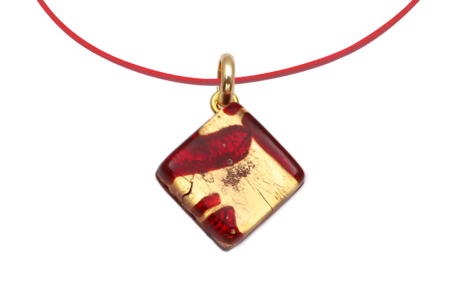 ピアストリーネ　スクエア型ペンダント
