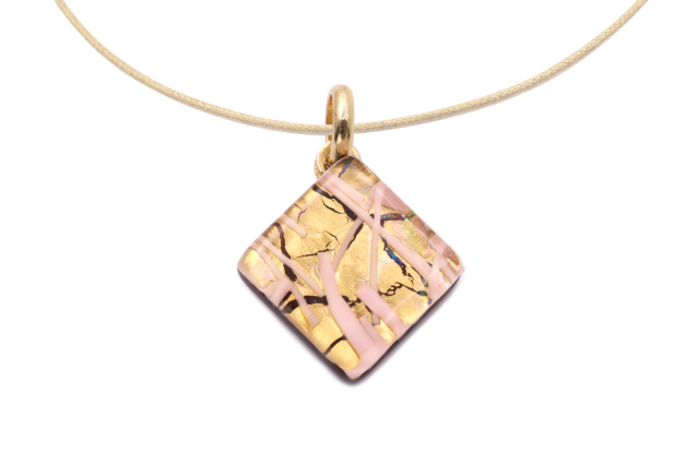 ピアストリーネ　スクエア型ペンダント
