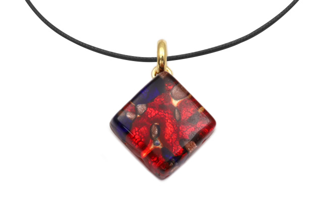 ピアストリーネ　スクエア型ペンダント