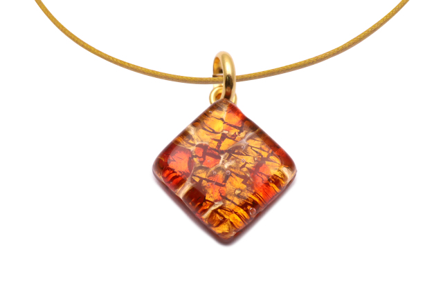 ピアストリーネ　スクエア型ペンダント