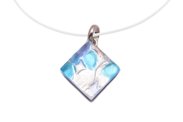 ピアストリーネ　スクエア型ペンダント