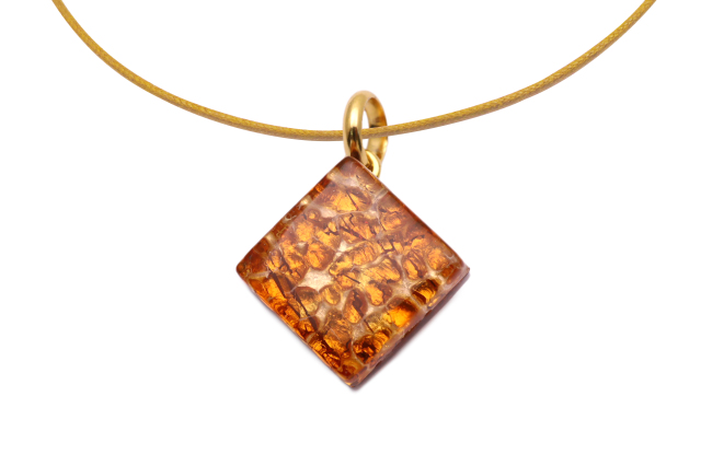 ピアストリーネ　スクエア型ペンダント