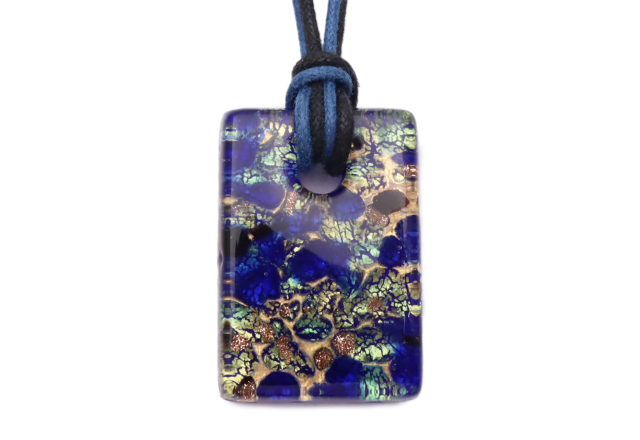 ピアストリーネ　シクエア型ペンダント