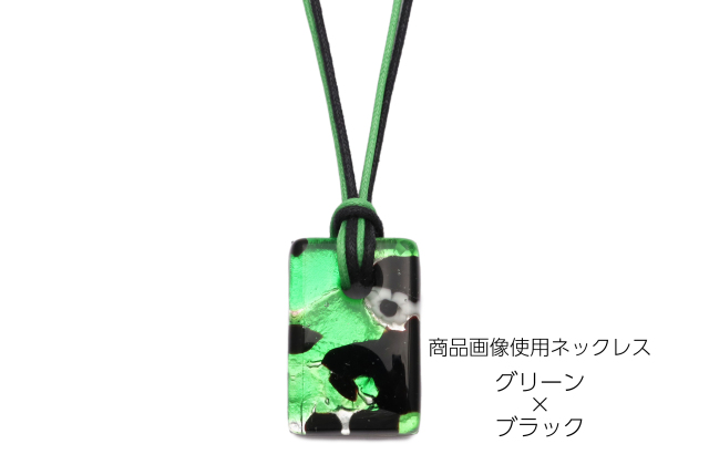 ピアストリーネ　シクエア型ペンダント