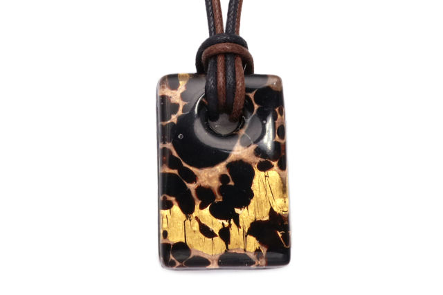 ムラーノグラスペンダント　スクエア型ペンダントトップ30mm×20mm　ブラック＆ゴールド　フリーサイズネックレス付き