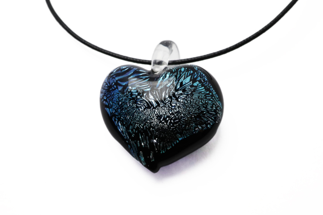 ムラーノグラスハートペンダント　プレミアムブルー＆925シルバー入り　ネックレス付き