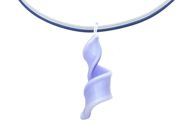 ランプワーク　スパイラル型ペンダント