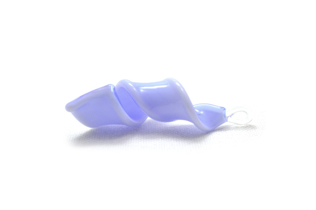 ランプワーク　スパイラル型ペンダント