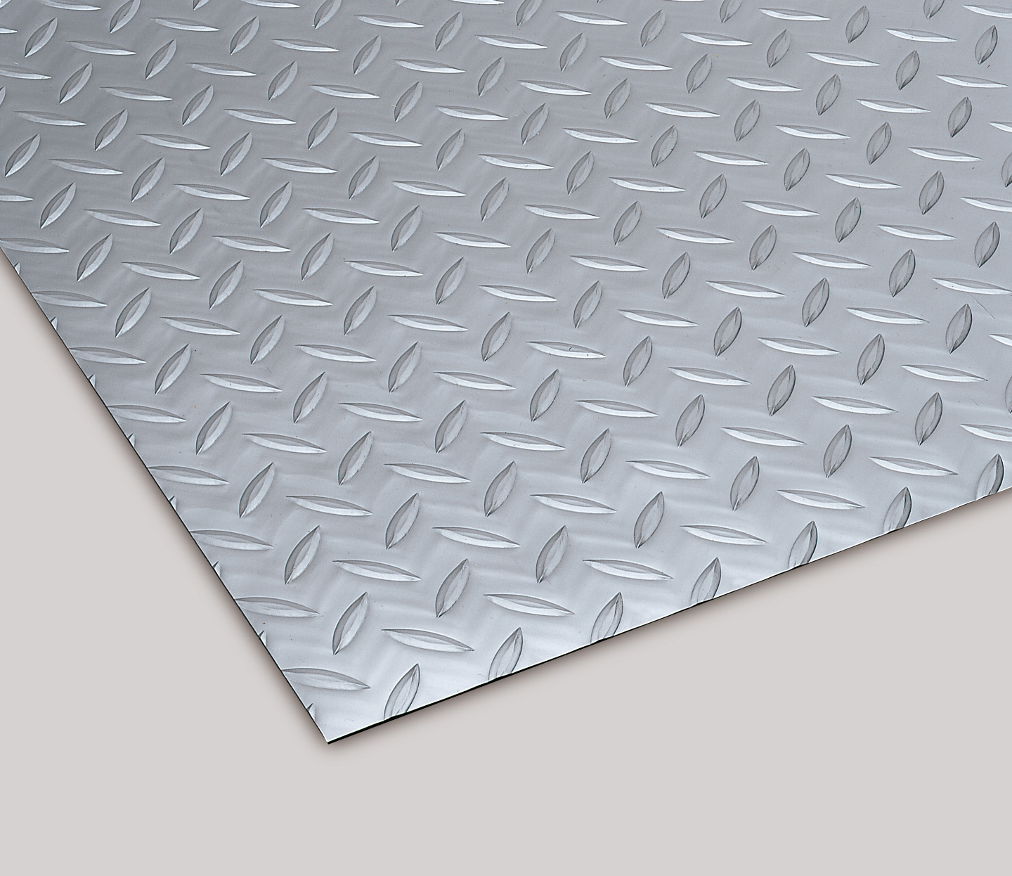 リサイクル長マット縞鋼板シルバー