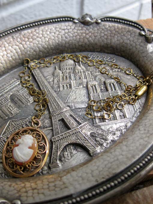 クリニャンクールで仕入れたパリのデッドストックアクセサリー